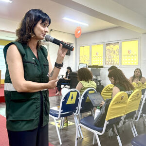 Grasi em palestra.